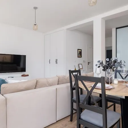 Apartmán In Krakow With Parking And Balcony By Renters