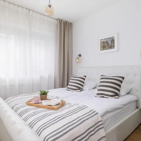 Apartmán In Krakow With Parking And Balcony By Renters *
