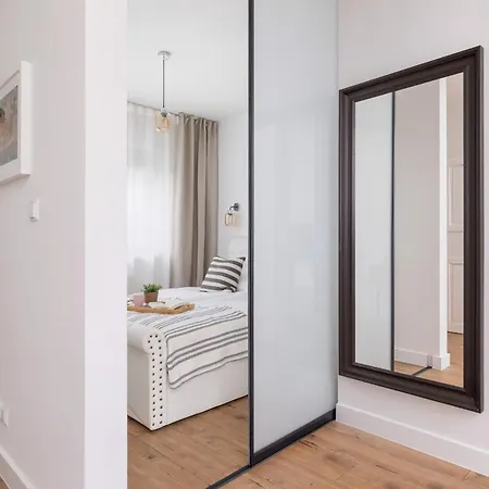 In Krakow With Parking And Balcony By Renters Apartmán Modlnica