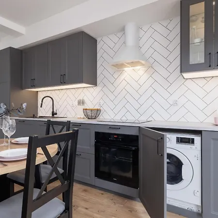 In Krakow With Parking And Balcony By Renters Apartmán Modlnica